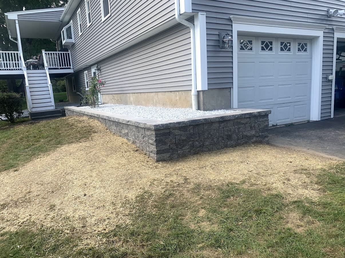 Driveway-side retaining wall